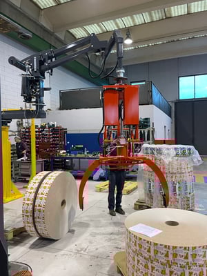 coil manipulator with mechanical chuck