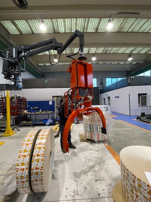 coil manipulator with mechanical clamp
