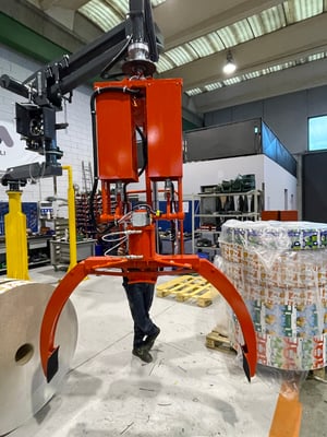 coil manipulator with mechanical clamp